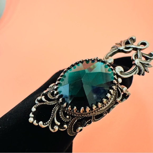Vintage-Inspired Adjustable Statement Ring – Emerald Green Gemstone - Picture 8 of 8